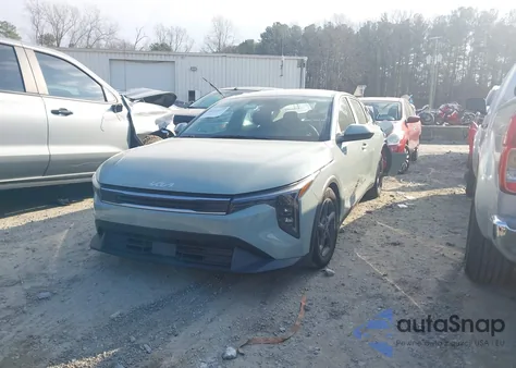 2025 Kia K4 Lxs z USA, uszkodzony, nr VIN 3KPFT4DE0SE062992